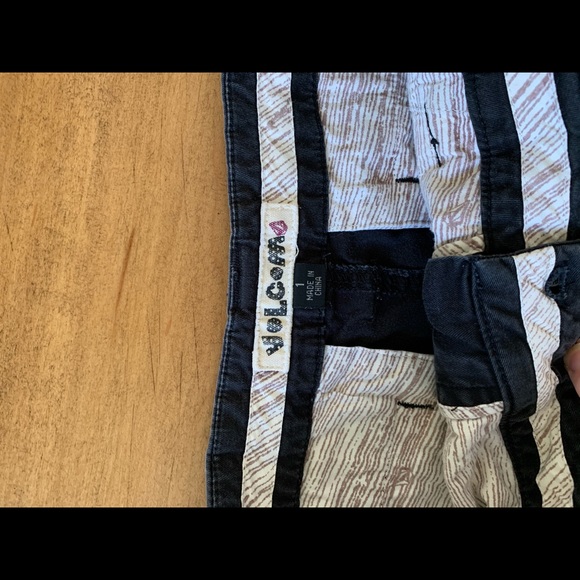 SOLD! Volcom black shorts - Picture 3 of 5